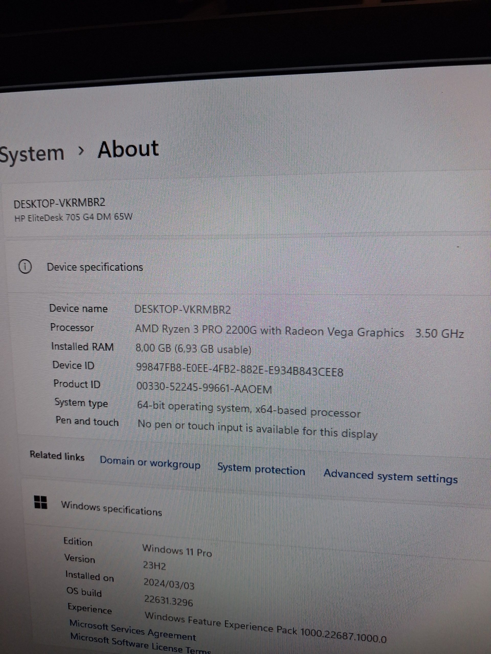 HP EliteDesk 705 G4 - Mini desktop Ryzen 3 Pro with Radeon Vega Graphics 3.50GHz- Refurbished - Image 2